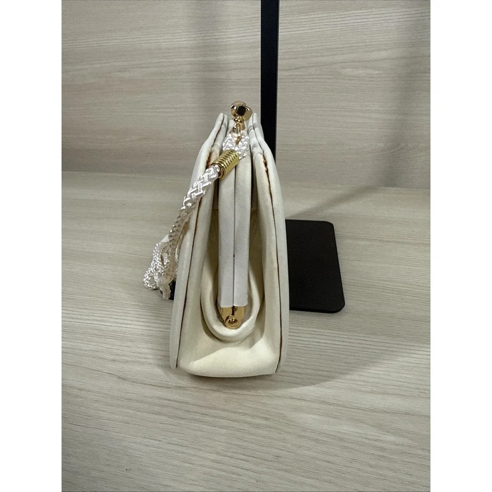 Vintage Tan Satin Kisslock Evening Bag‎ Clutch Purse Gold Tone Kiss Clasp Chain